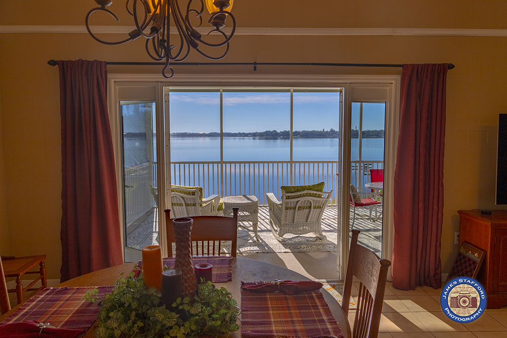 Dining room with Lake view